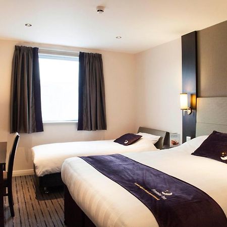 Premier Inn Guildford North - A3 Buitenkant foto