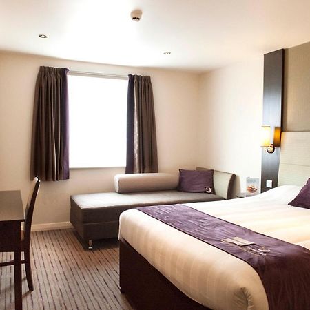 Premier Inn Guildford North - A3 Buitenkant foto
