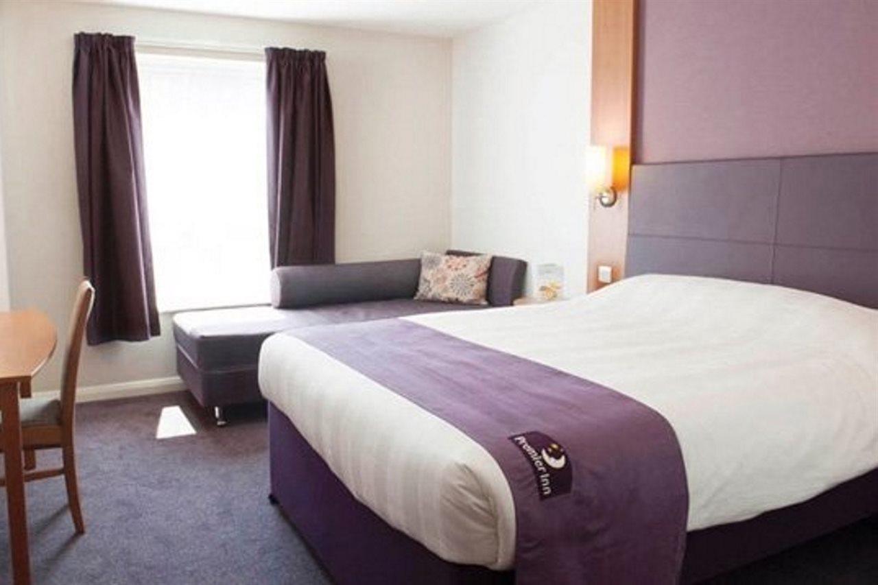 Premier Inn Guildford North - A3 Buitenkant foto