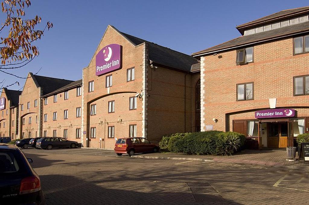 Premier Inn Guildford North - A3 Buitenkant foto