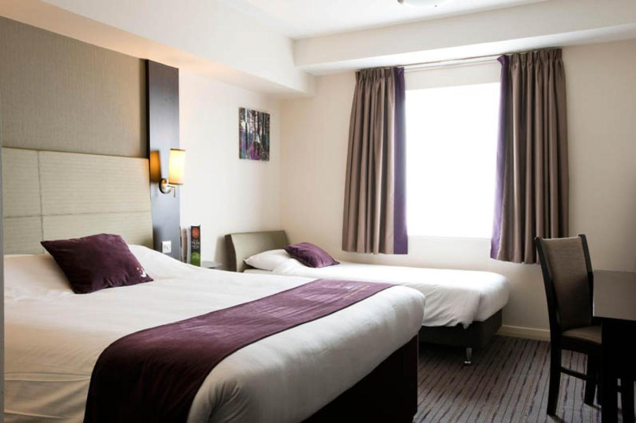 Premier Inn Guildford North - A3 Buitenkant foto