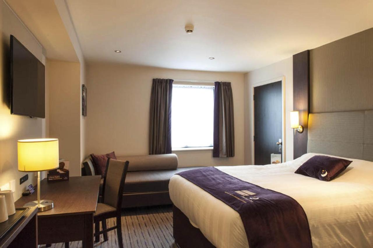 Premier Inn Guildford North - A3 Buitenkant foto