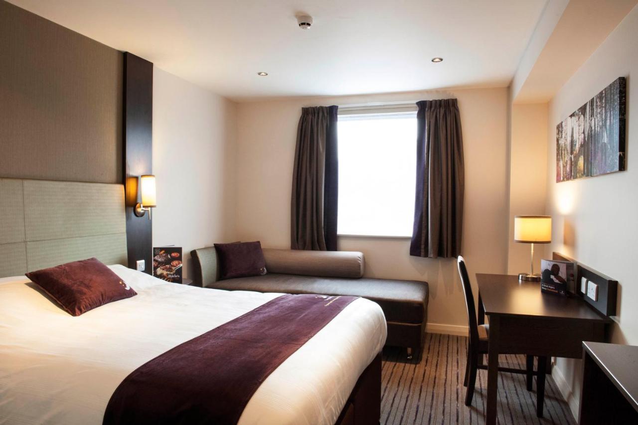 Premier Inn Guildford North - A3 Buitenkant foto