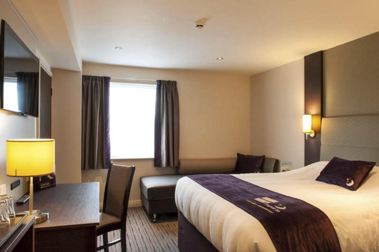 Premier Inn Guildford North - A3 Buitenkant foto