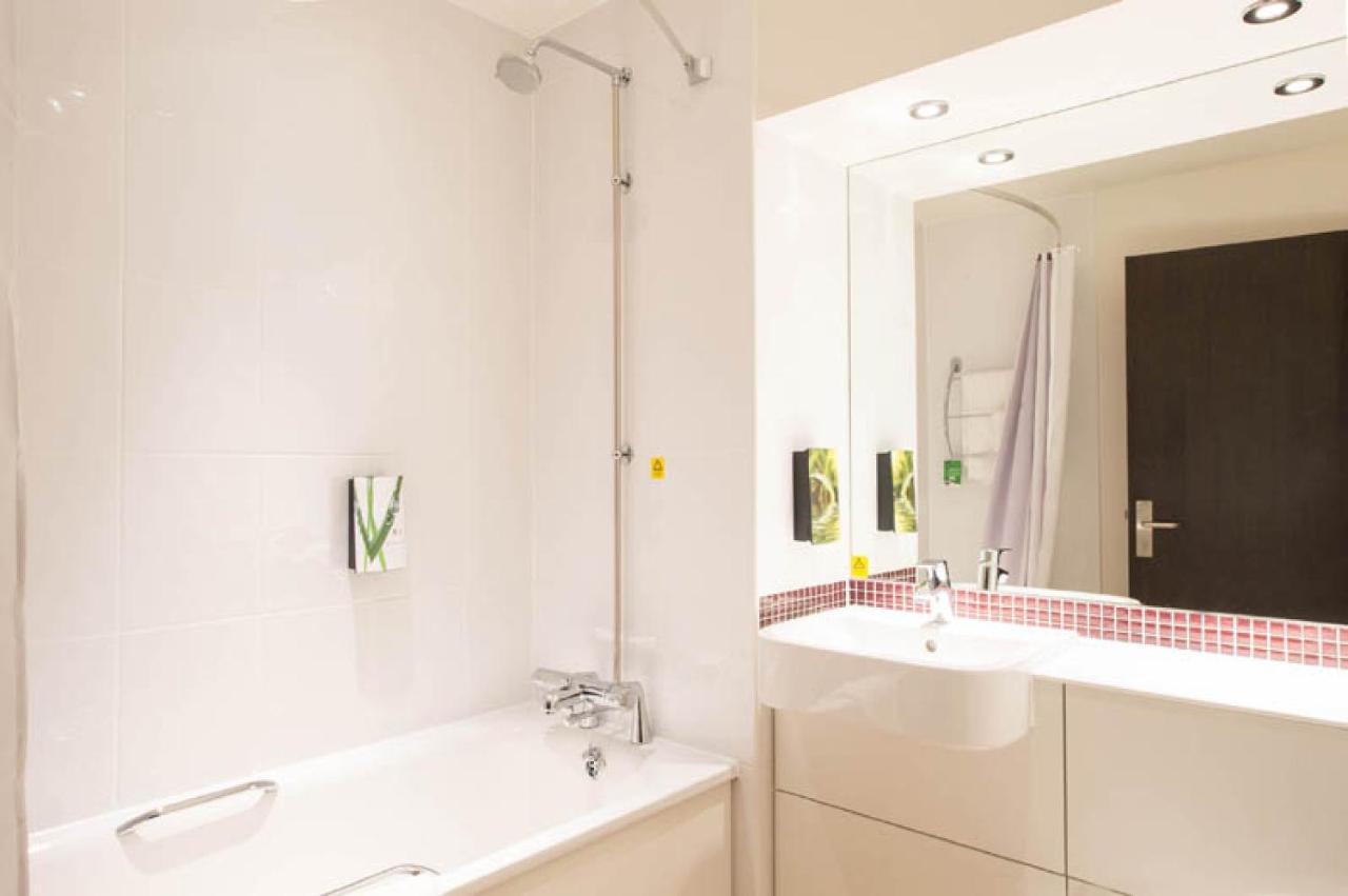 Premier Inn Guildford North - A3 Buitenkant foto