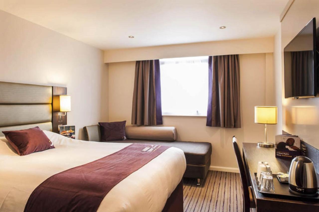 Premier Inn Guildford North - A3 Buitenkant foto
